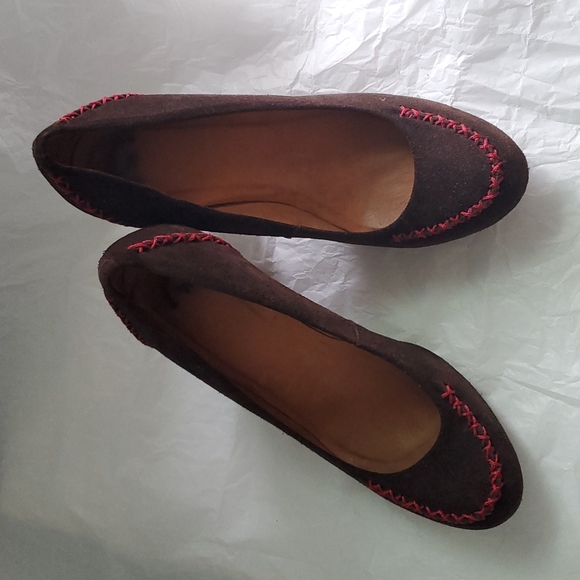 Anthropologie Holding Horses Brown Suede Pumps with Red Cross Embroidered Stit… - Picture 4 of 6